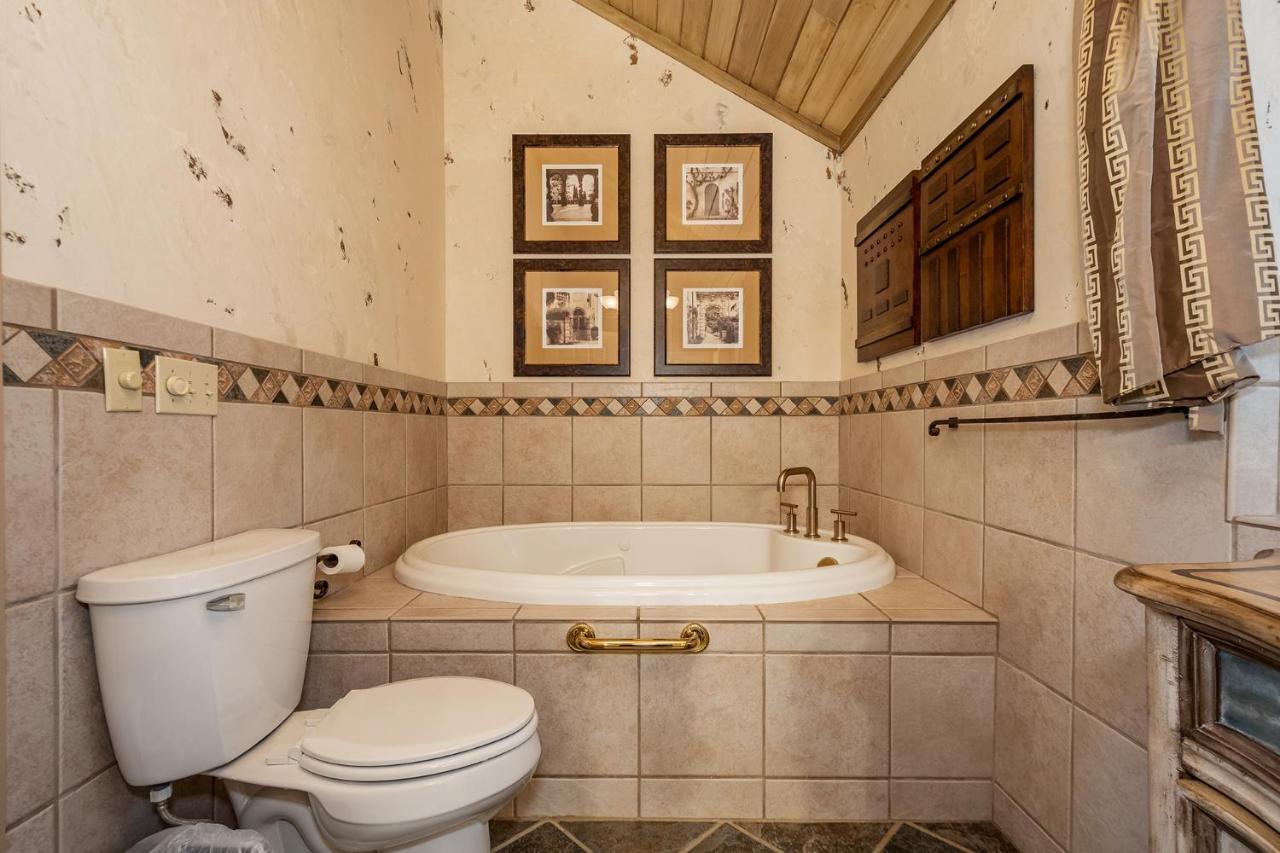 The Rusty Nail Villa McHenry Esterno foto